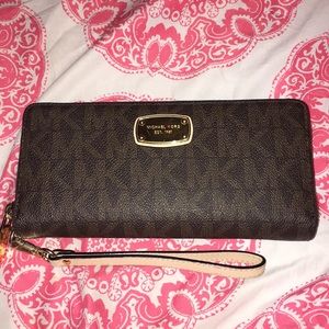 Micheal Kors wallet